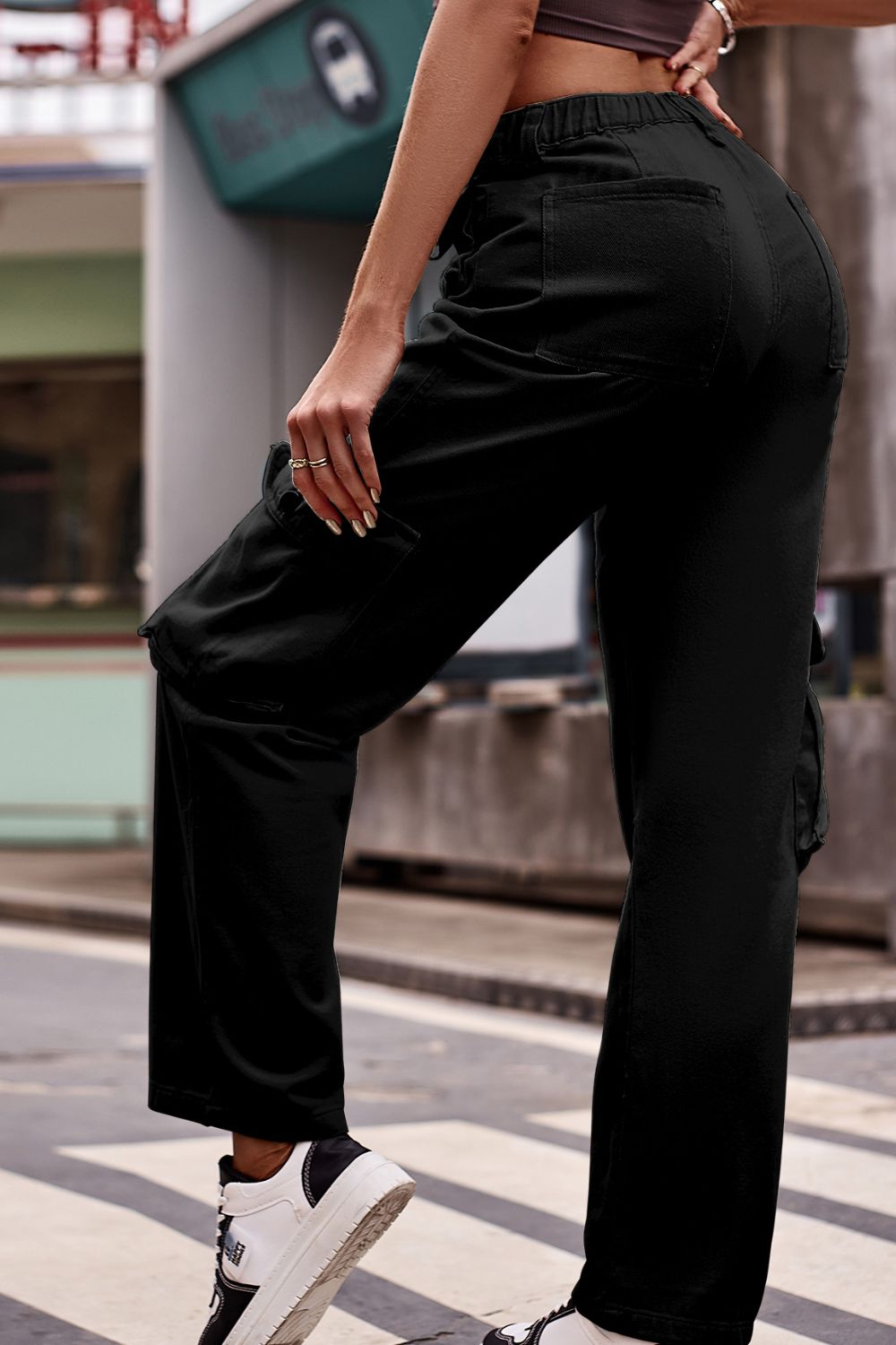 Buttoned Knee Pockets Loose Fit Jeans - TRENDMELO