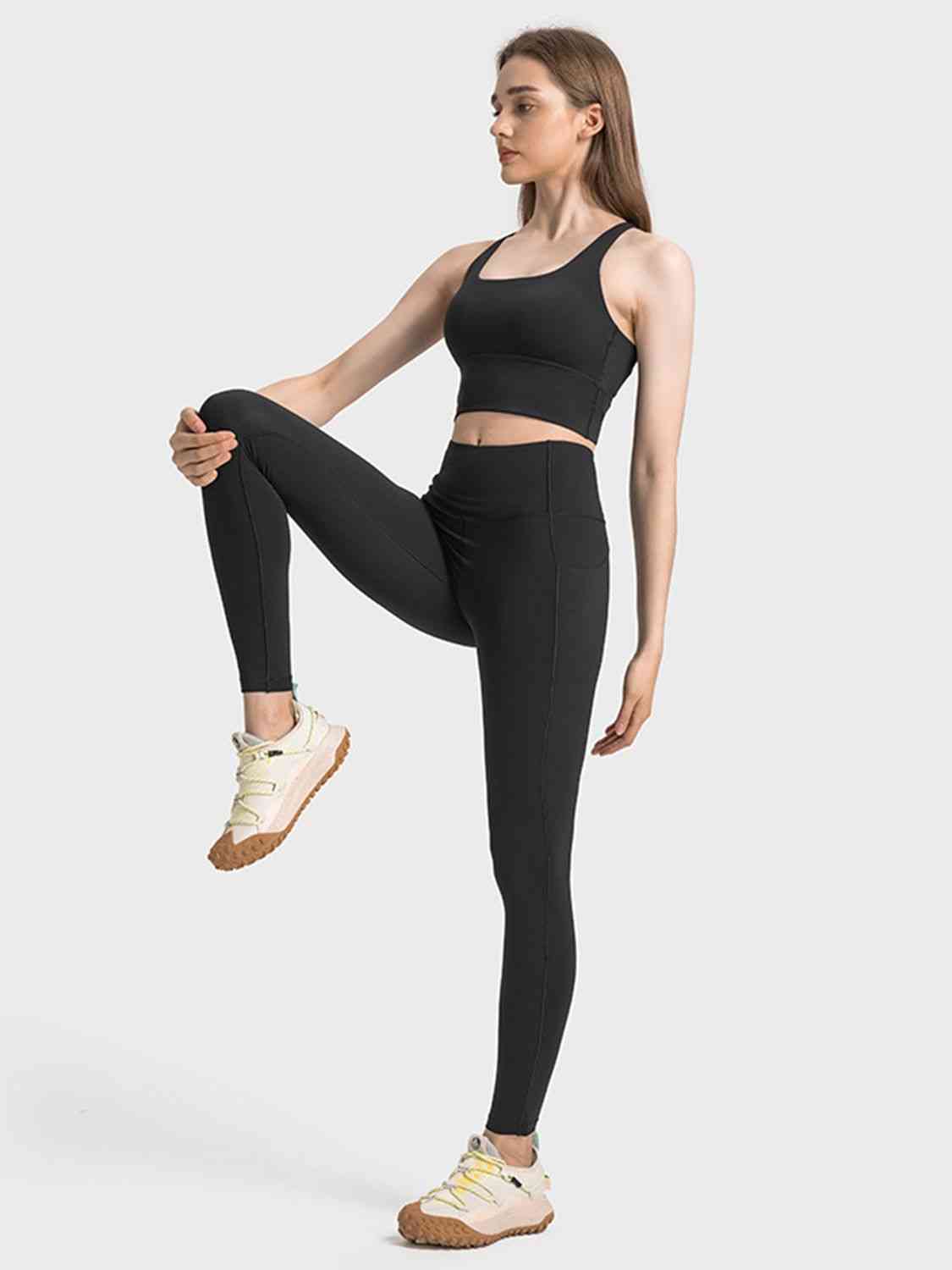 Scoop Neck Crisscross Straps Sports Bra - TRENDMELO