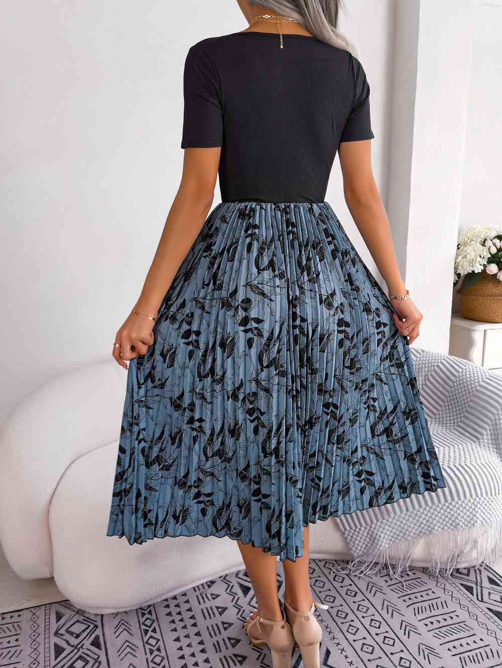 Printed Round Neck Pleated Dress - TRENDMELO