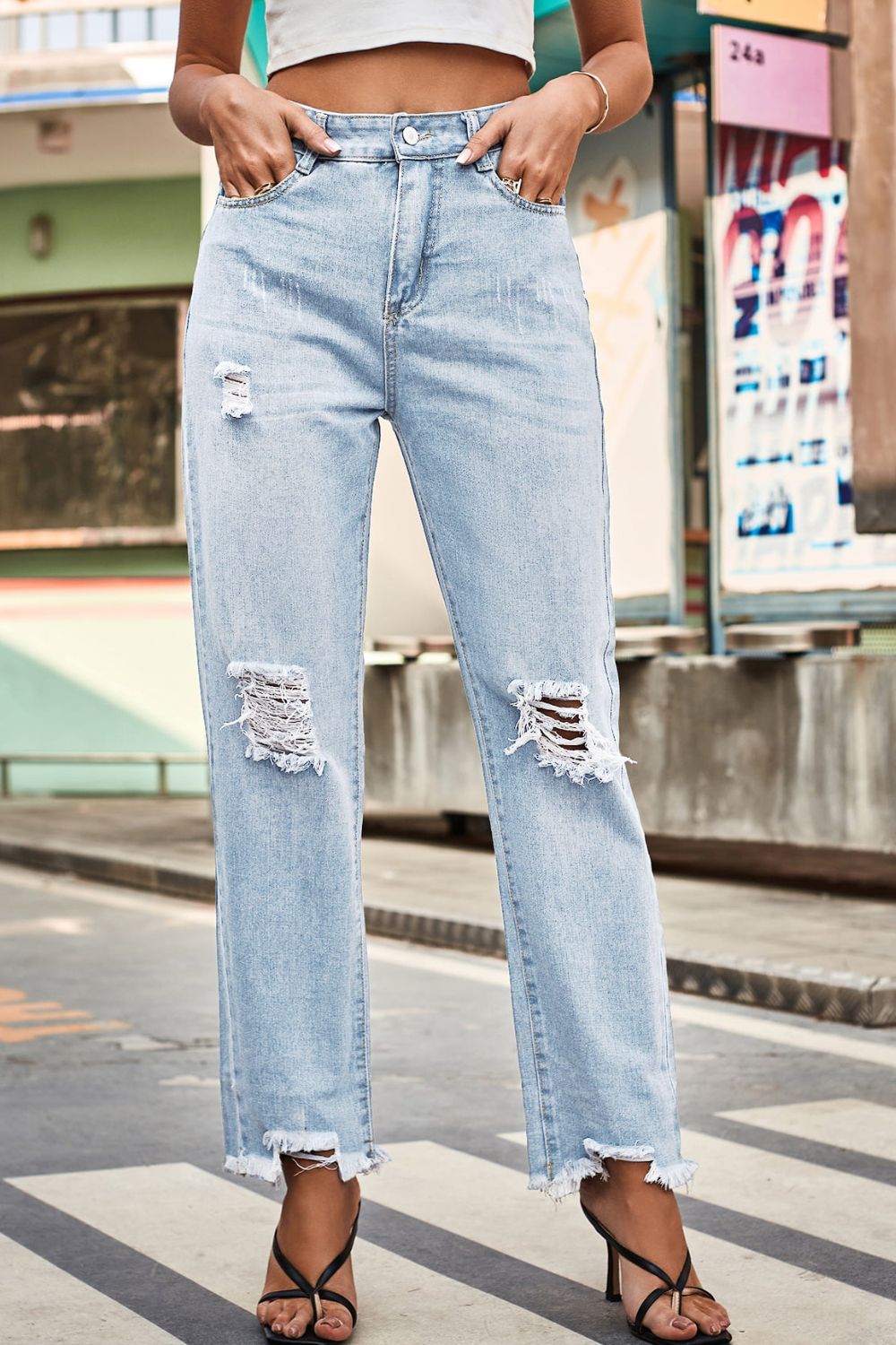 Distressed Buttoned Loose Fit Jeans - TRENDMELO