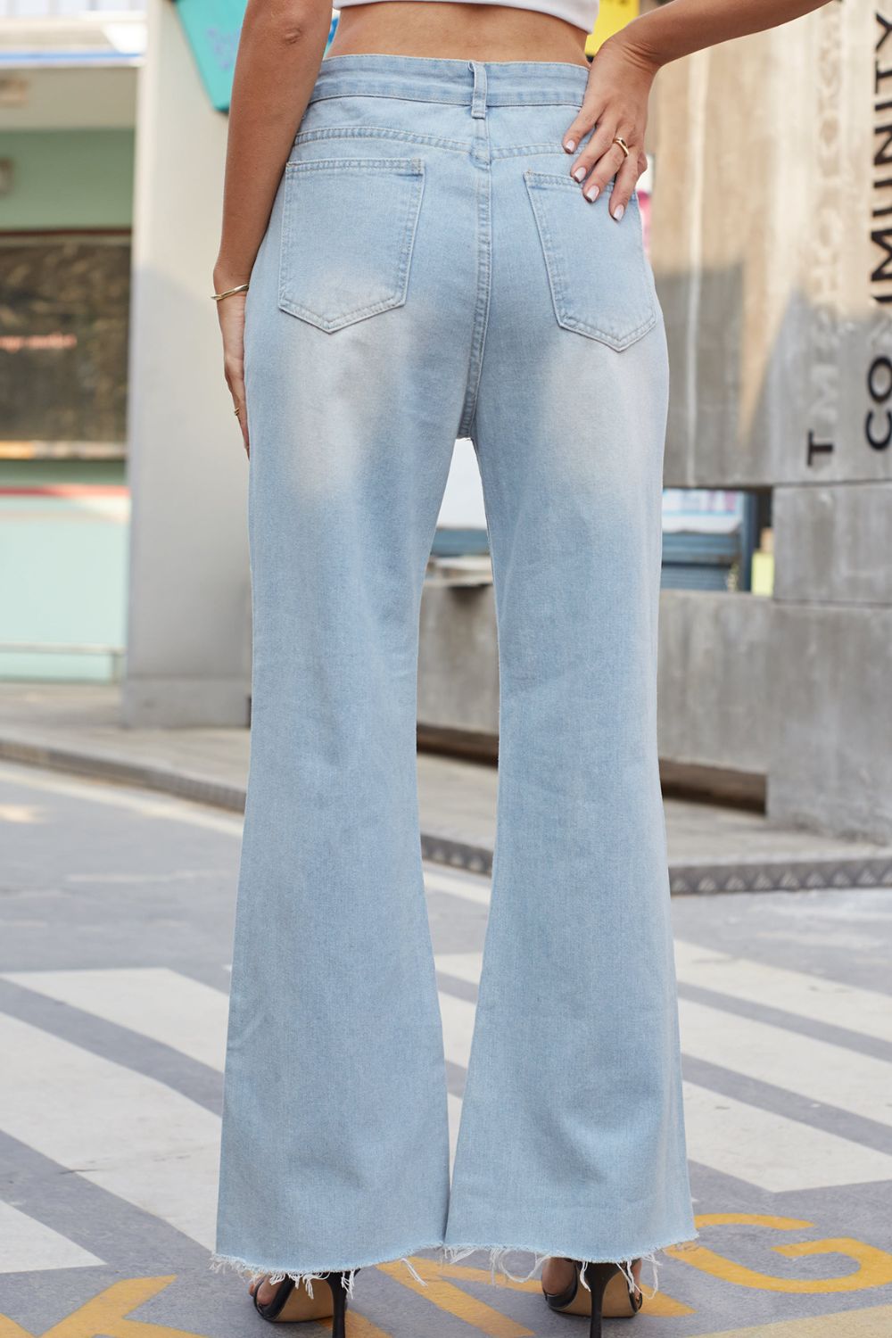 Distressed Buttoned Loose Fit Jeans - TRENDMELO