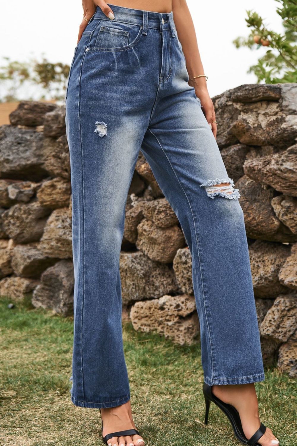 Distressed Buttoned Loose Fit Jeans - TRENDMELO