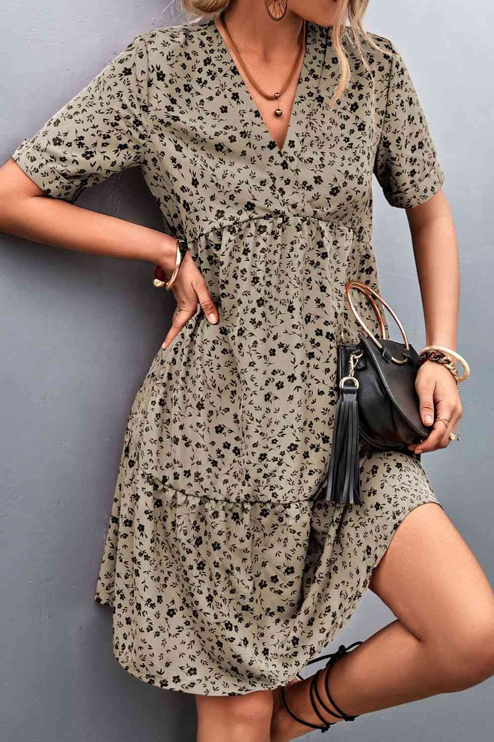 Ditsy Floral Empire Waist Plunge Short Sleeve Dress - TRENDMELO