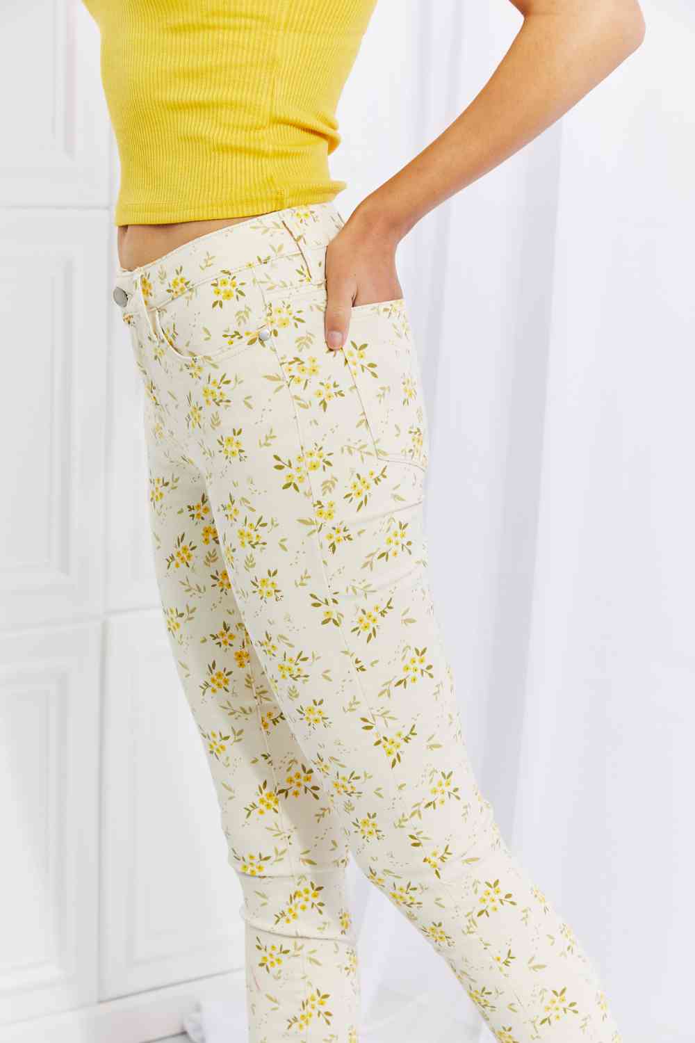 Judy Blue Full Size Golden Meadow Floral Skinny Jeans - TRENDMELO