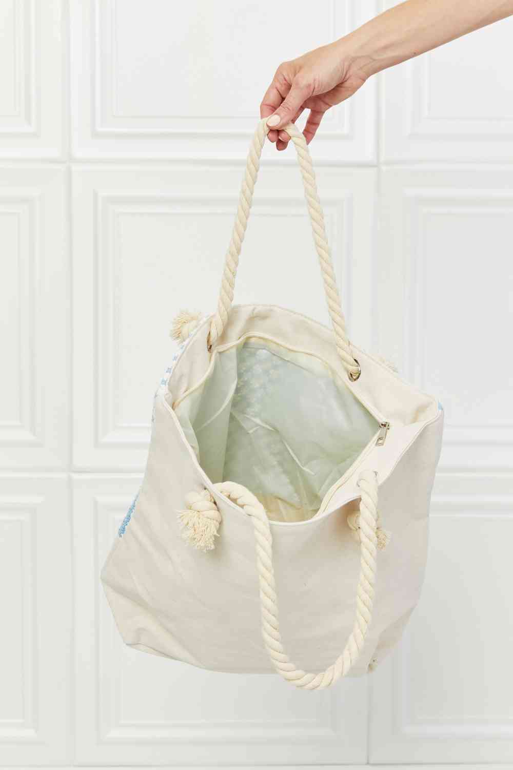 Justin Taylor Picnic Date Tassel Tote Bag - TRENDMELO