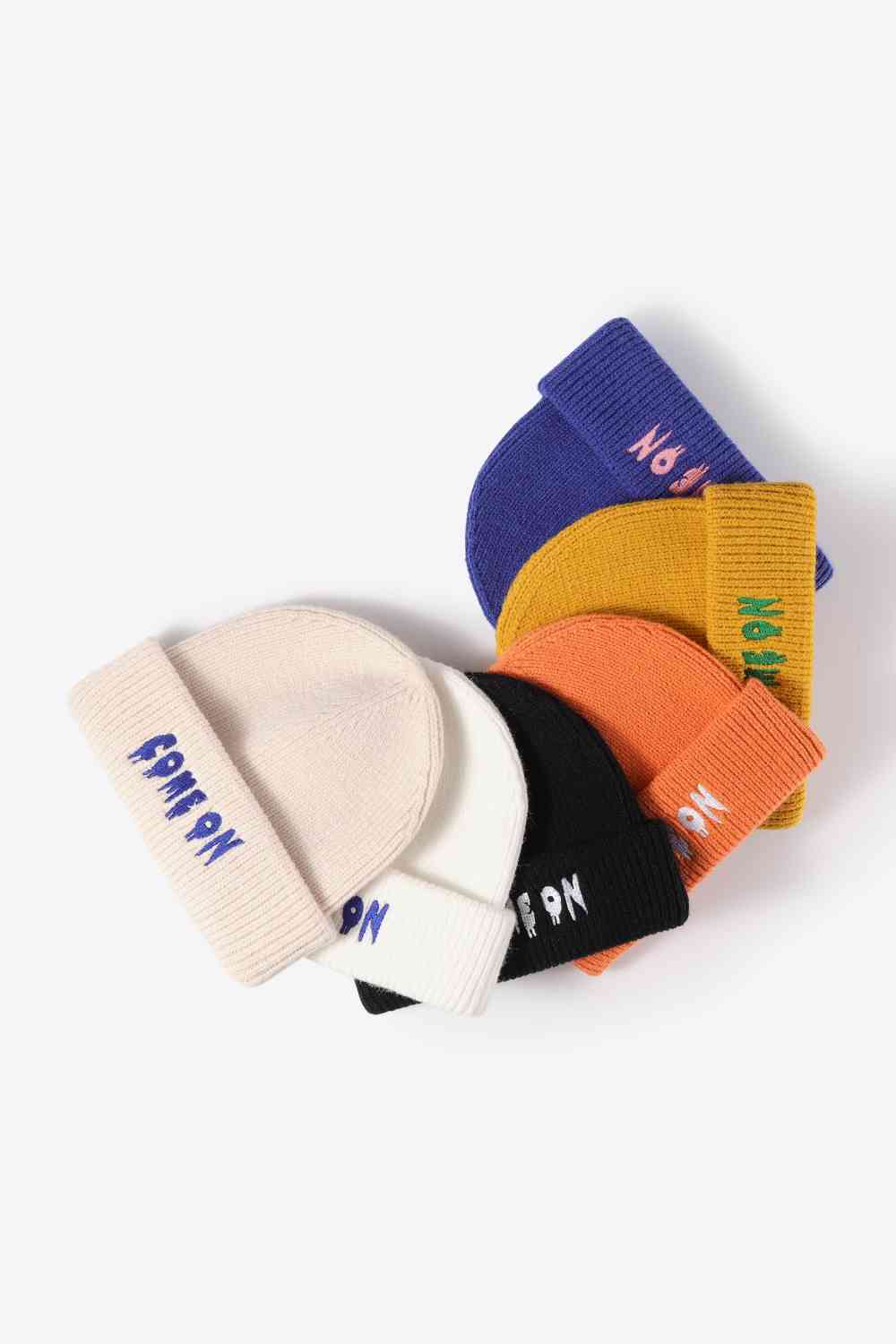 COME ON Embroidered Cuff Knit Beanie - TRENDMELO