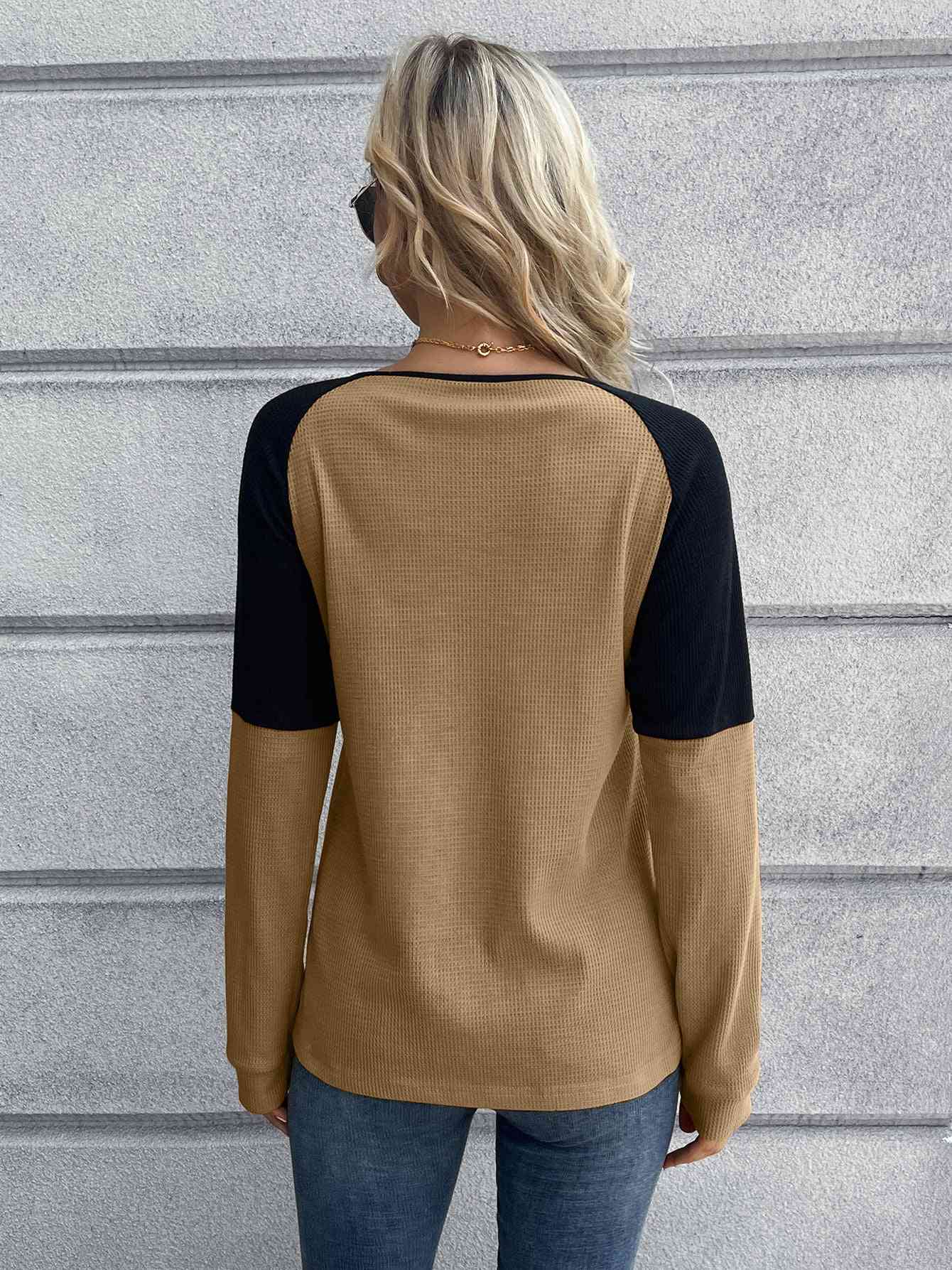 Contrast Buttoned Round Neck Raglan Sleeve Top - TRENDMELO